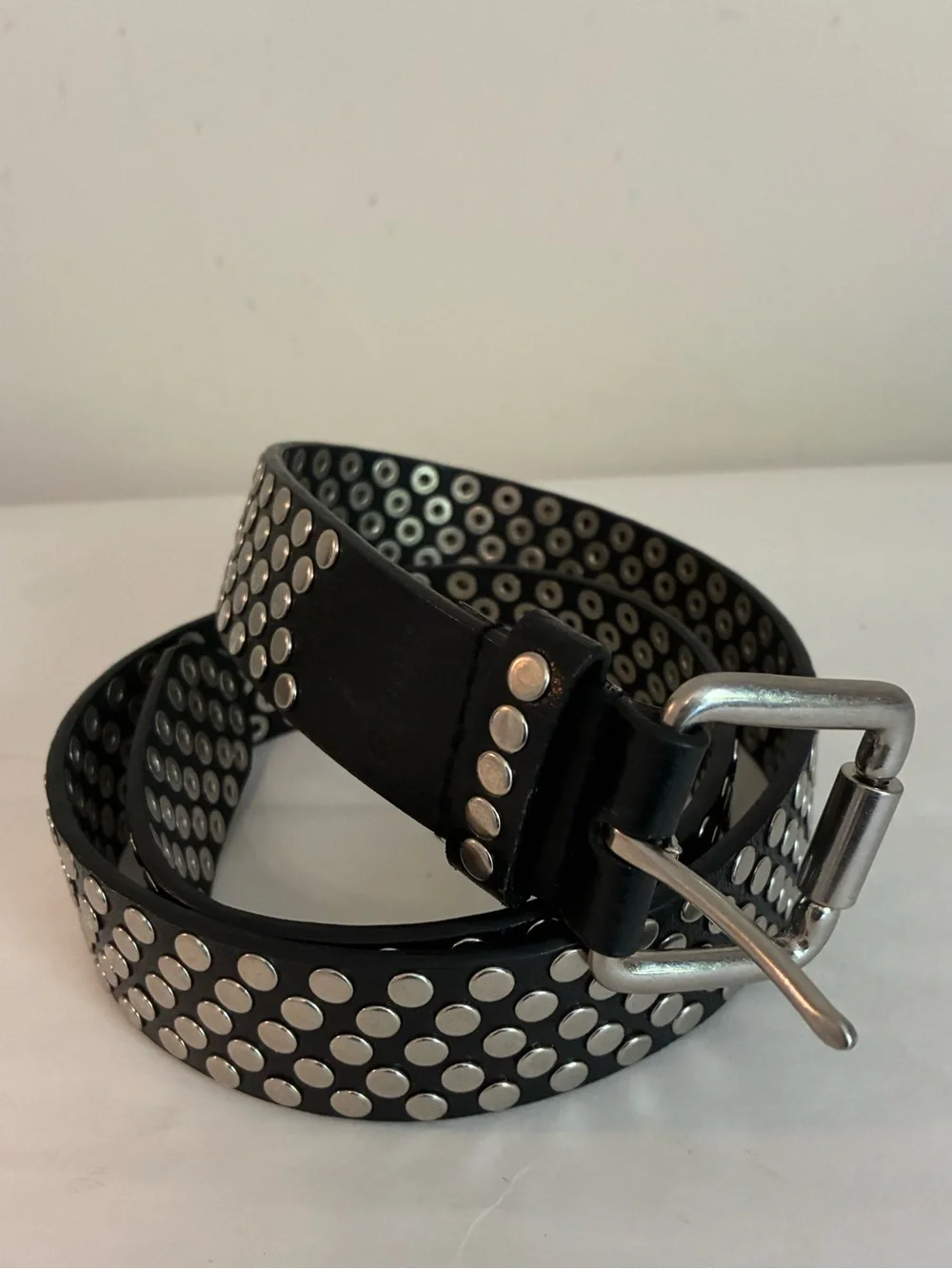 GUESS Black Studded Leather Belt - Classic Rock Style 34 EUC